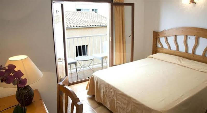 Hostal Cala Ratjada المظهر الخارجي الصورة