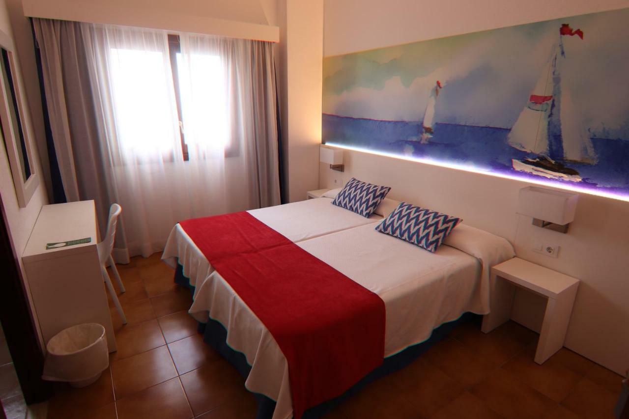 Hostal Cala Ratjada المظهر الخارجي الصورة